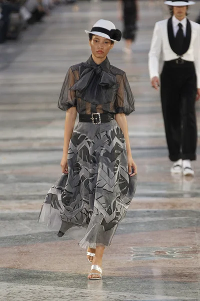 Look 3